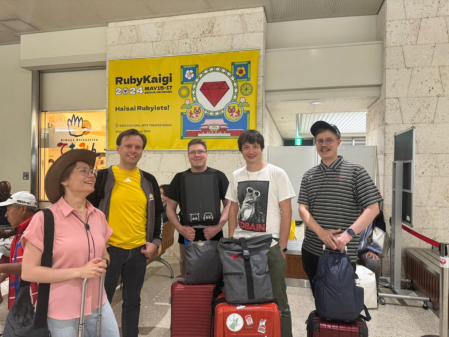 5 workers of Martians in Japanese airport